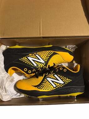 New Balance Men's Fresh Foam 3000 V5 Metal Baseball Shoe Black/Yellow - Size 7.5